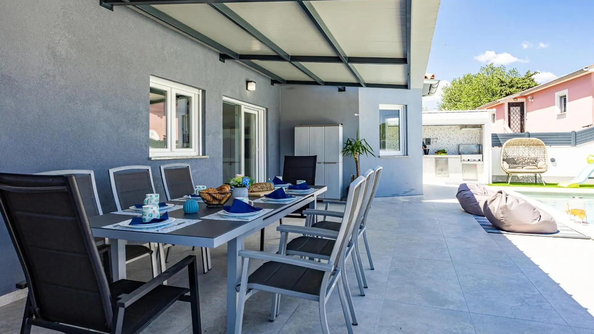 Villa Spa Otium For 8 People With 32 M2 Heated Pool, Outdoor Cinema, Kids Playground & Spa Area Loborika