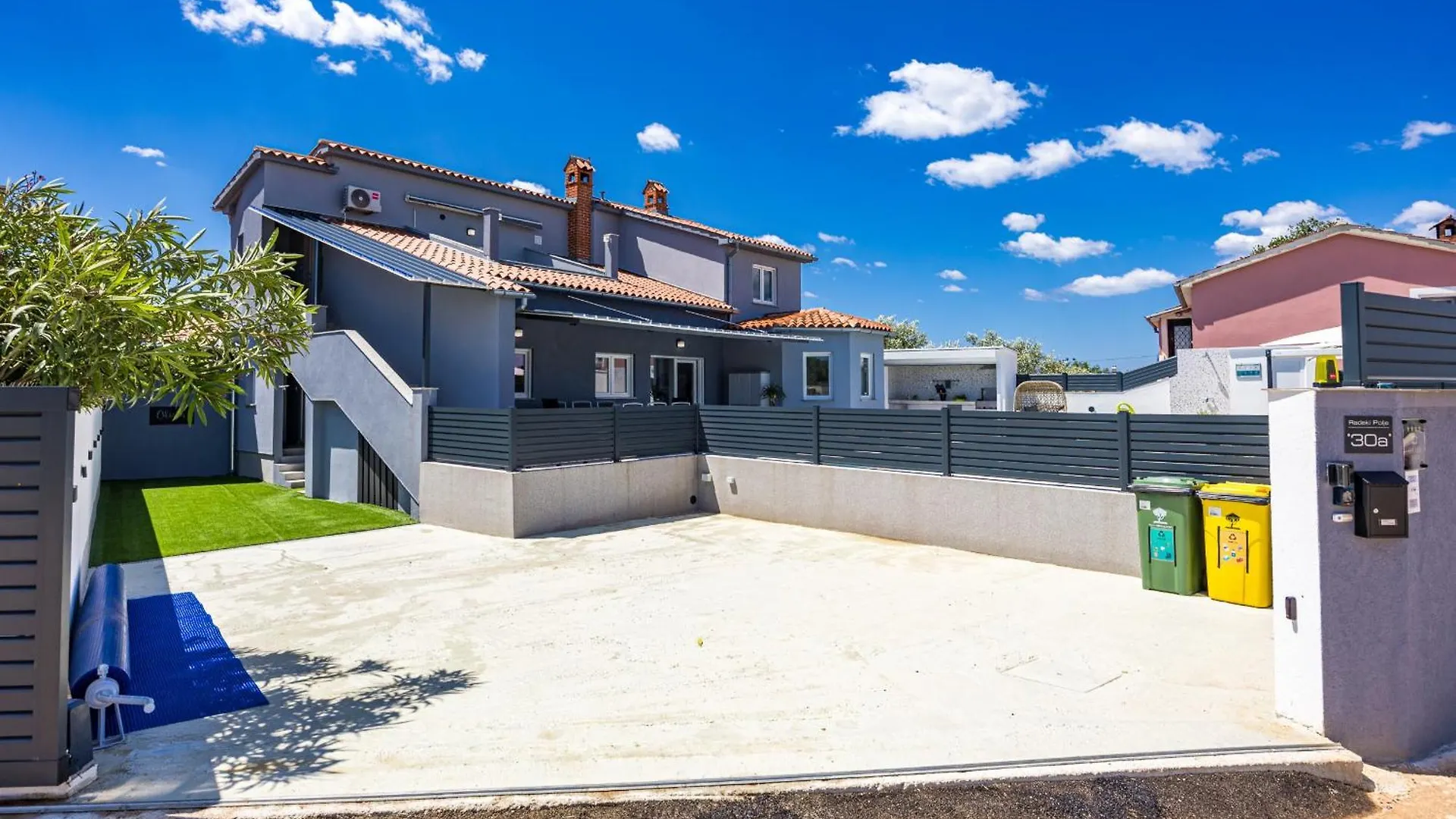 Villa Spa Otium For 8 People With 32 M2 Heated Pool, Outdoor Cinema, Kids Playground & Spa Area Loborika Hırvatistan