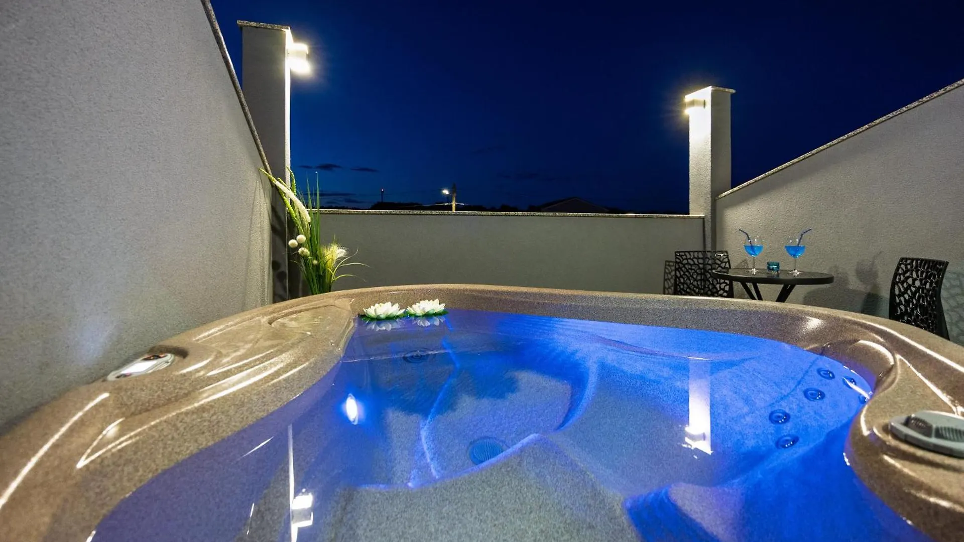 Villa Spa Otium For 8 People With 32 M2 Heated Pool, Outdoor Cinema, Kids Playground & Spa Area Loborika