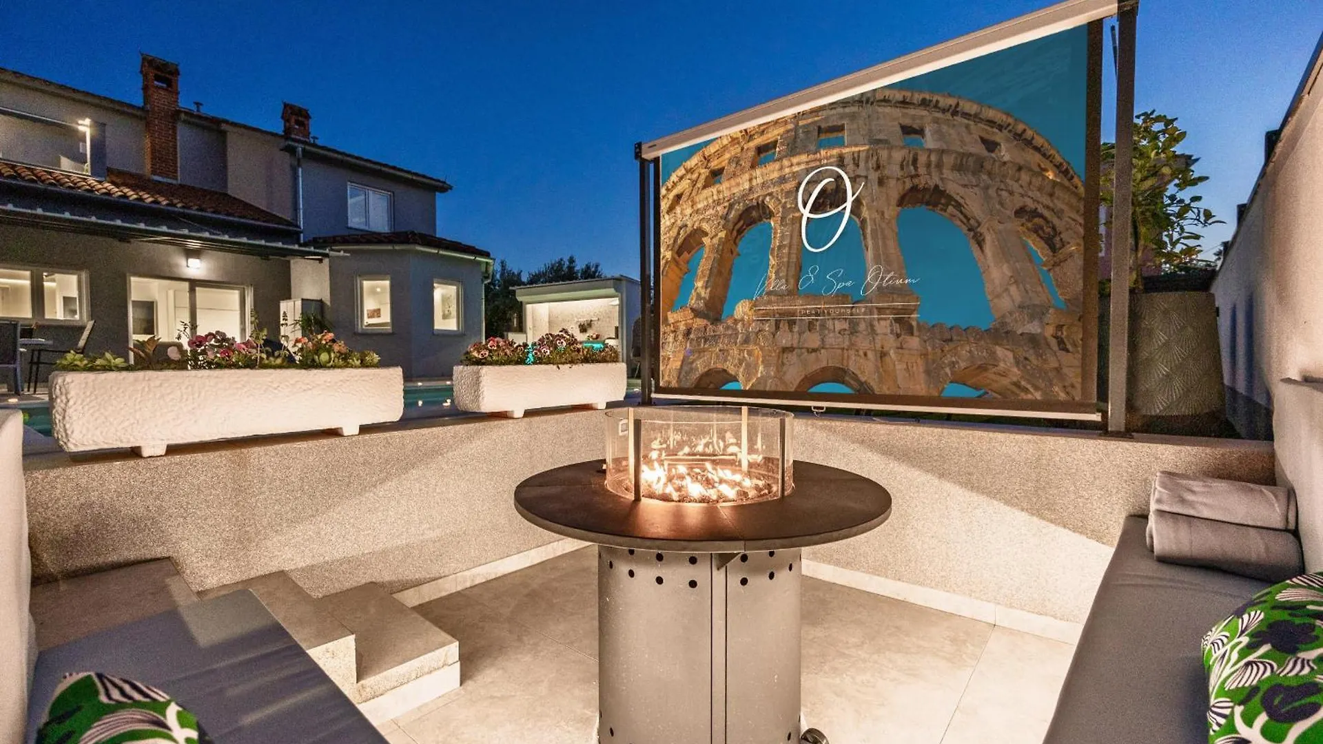 Villa Spa Otium For 8 People With 32 M2 Heated Pool, Outdoor Cinema, Kids Playground & Spa Area Loborika