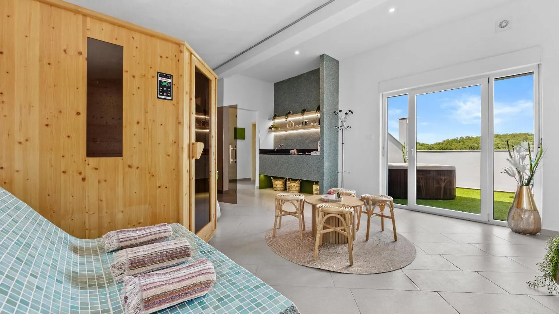 Villa Spa Otium For 8 People With 32 M2 Heated Pool, Outdoor Cinema, Kids Playground & Spa Area Loborika Hırvatistan